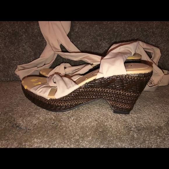 New Ankle wrap sandals - Picture 3 of 6